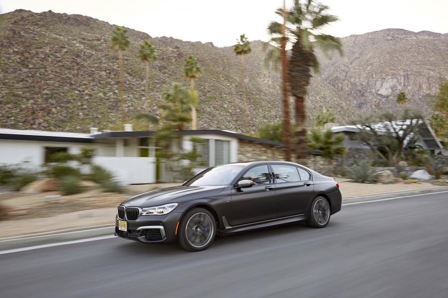  BMW M760i xDrive 2017 года  (NA) (фото 28 из 154)